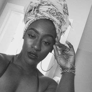 Meet your Posher, Karmelita